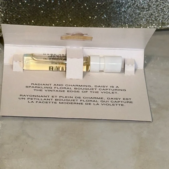 5 for $25 item ๐บ Marc Jacobs Daisy Samples x2 - Picture 3 of 4